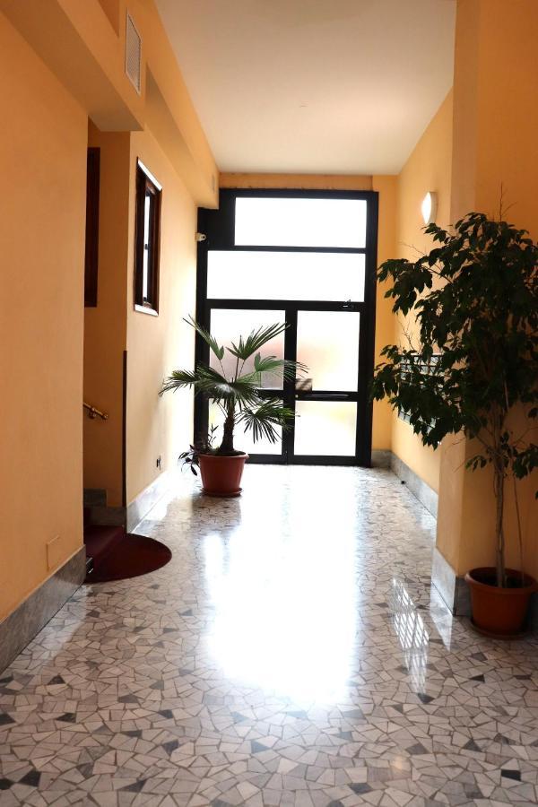 ミラノ* La Casa Di Arti * 25 Min Dal Duomoアパートメント エクステリア 写真